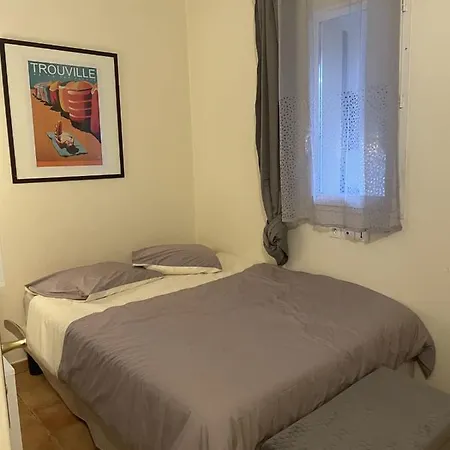 28M With Terrace In A Residence With Pool Apartment